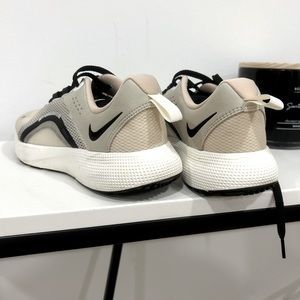 NIKE reacts escape run 2